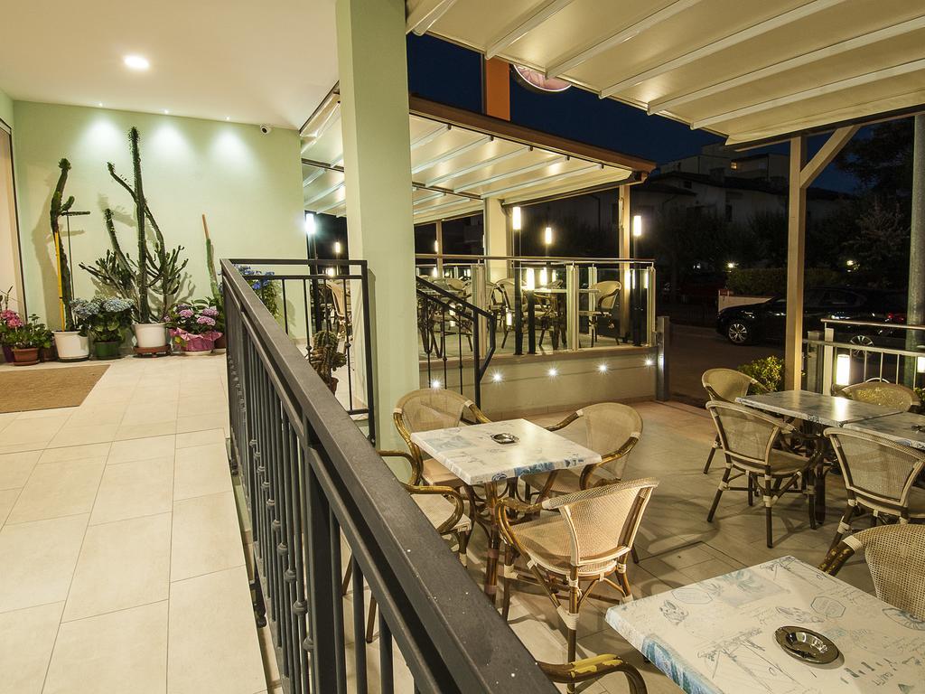 Hotel Bahamas Lido Di Savio Exterior photo