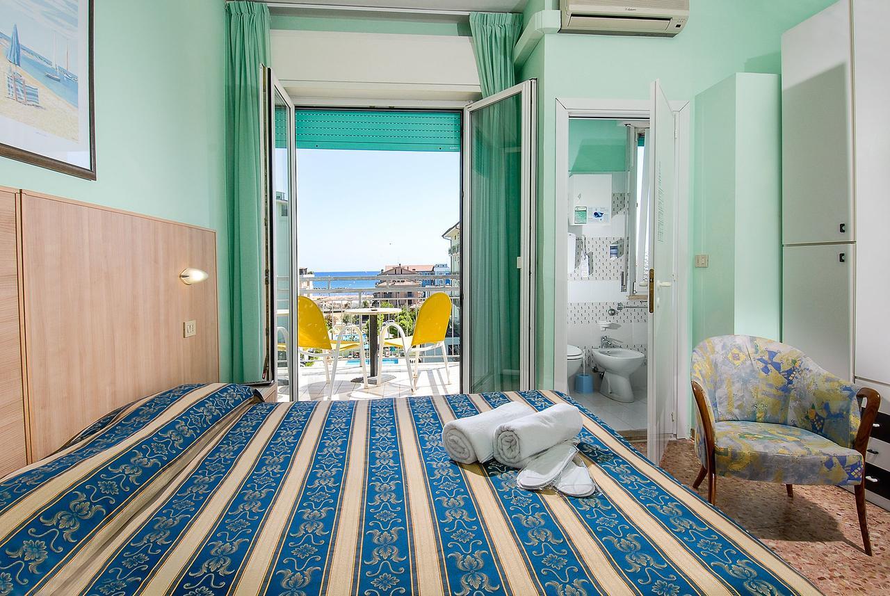 Hotel Bahamas Lido Di Savio Exterior photo